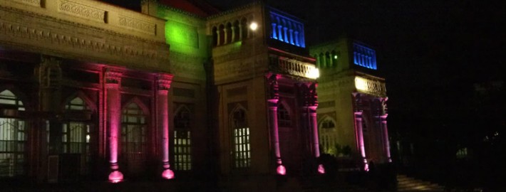 استفاده نامناسب از پروژکتورهای ال ای دی LED RGB در نورپردازی ساختمان تاریخی بیمارستان